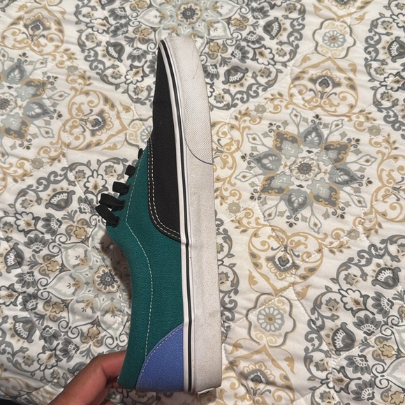 Vans - Picture 6 of 8